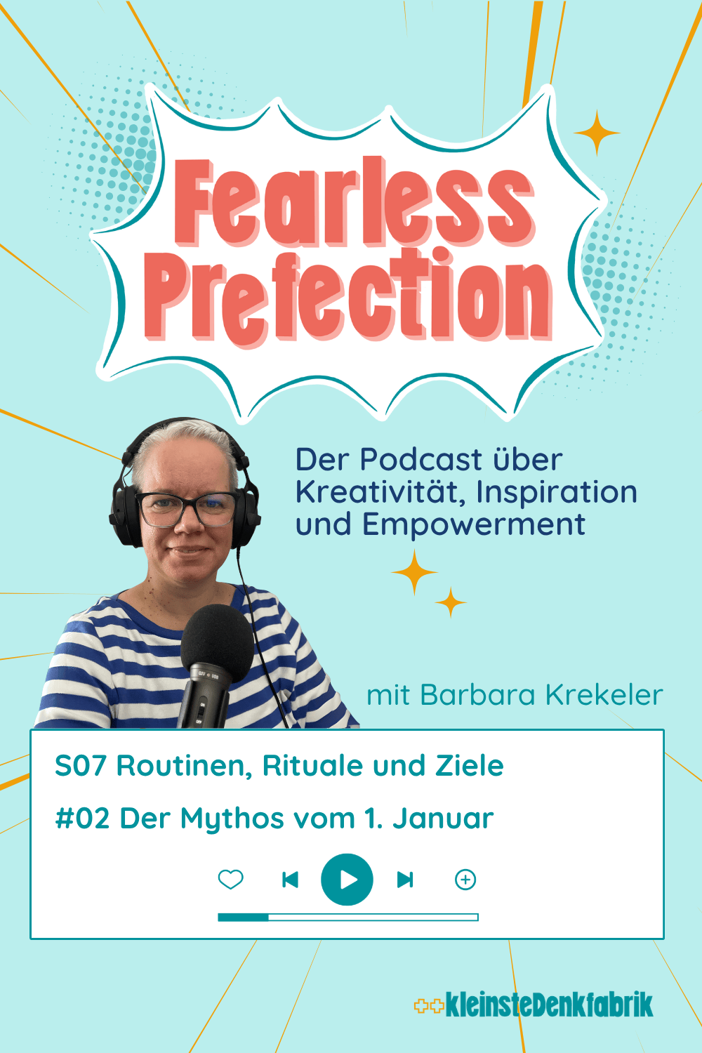 Ein grafisches Bild im Stil eines Podcast-Covers oder Blog-Headers mit dem Titel "Fearless Perfection" in einer Comic-Sprechblase. Darunter steht der Untertitel: "Der Podcast über Kreativität, Inspiration und Empowerment". Auf der linken Seite ist ein Foto von Barbara Krekeler zu sehen, die Kopfhörer trägt und vor einem Mikrofon sitzt. Im unteren Bereich befindet sich eine weiße Box mit dem Text: "S07 Routinen, Rituale und Ziele | #02 Der Mythos vom 1. Januar". Darunter ist eine Player-Leiste mit verschiedenen Steuerelementen (Herz, Zurück, Play, Vor, Plus) abgebildet. Ganz unten rechts ist das Logo der "++kleinsteDenkfabrik" platziert. Das Design nutzt einen hellblauen Hintergrund mit gelben Strahlen und kleinen Sternen.